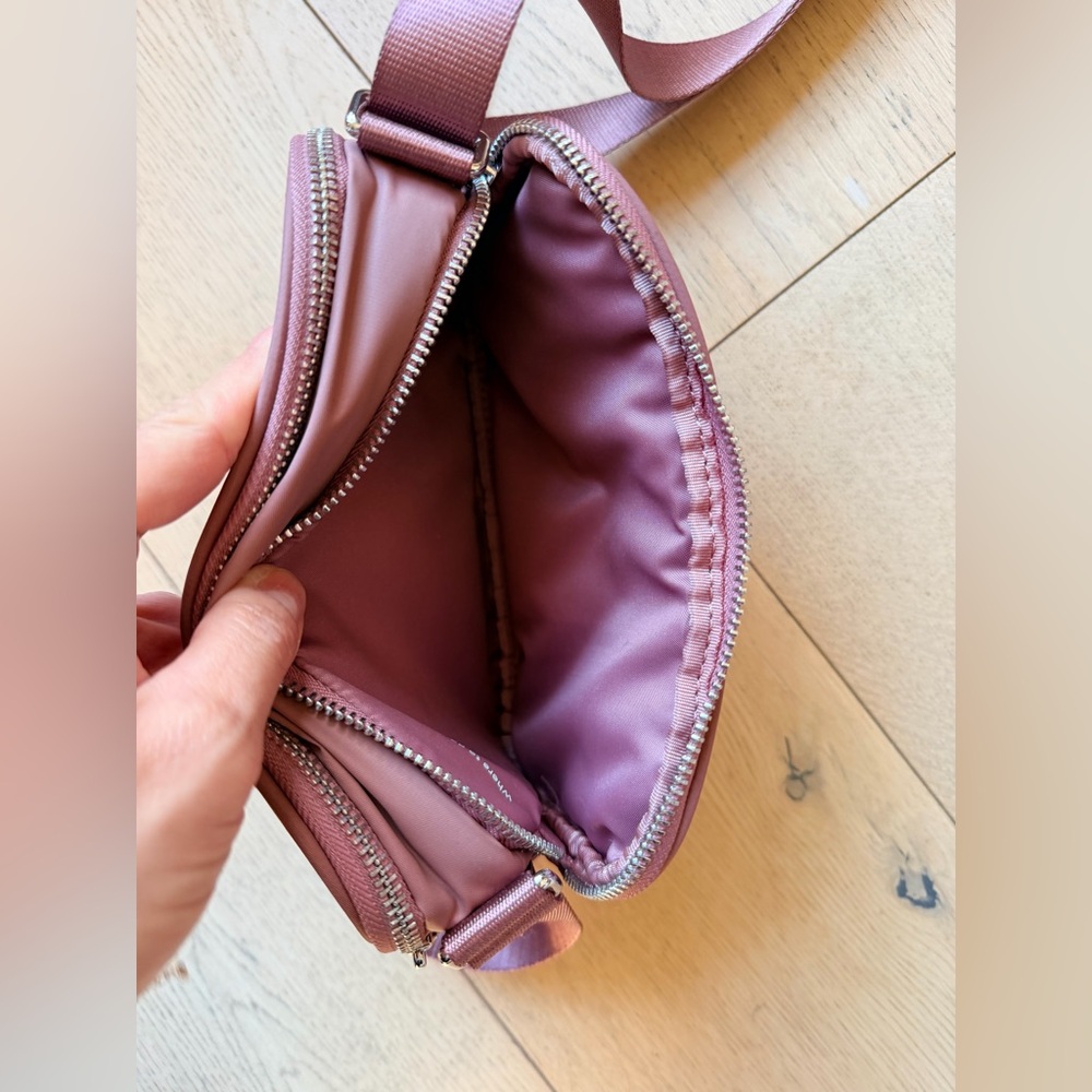 Lululemon Spiced Chai Crossbody Camera Bag - EUC - Picture 4 of 6